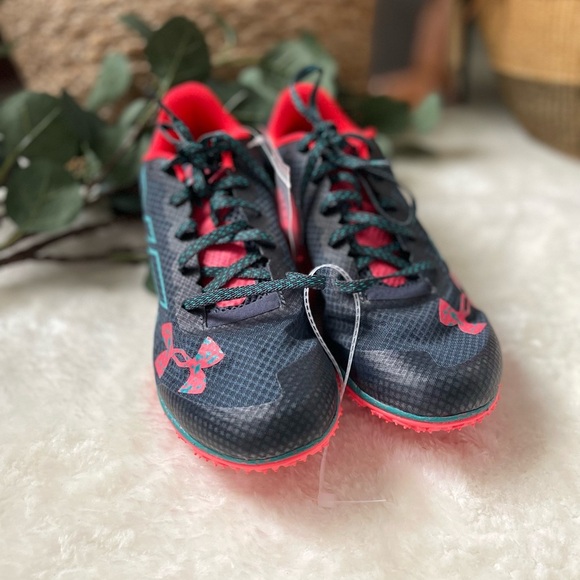 Under Armour Black and Red Athletic Shoes
Unisex Cross Country Shoes